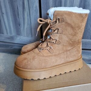 Platform sherling lined Boot. Size 9